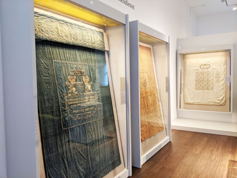 Thoravorhänge im Historischen Museum des Hochstifts Paderborn, einer Abteilung vom Kreismuseum Wewelsburg (©Kreismuseum Wewelsburg)